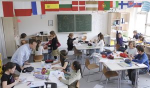 <span class="entry-title-primary">Welche Bildung braucht die Einwanderungsgesellschaft?</span> <span class="entry-subtitle">Menschenrechte als Minimalkonsens</span>